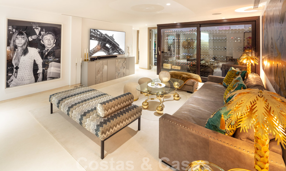 Elegante eigentijdse luxe villa met zeezicht te koop in het gegeerde Nueva Andalucia, Marbella 20902