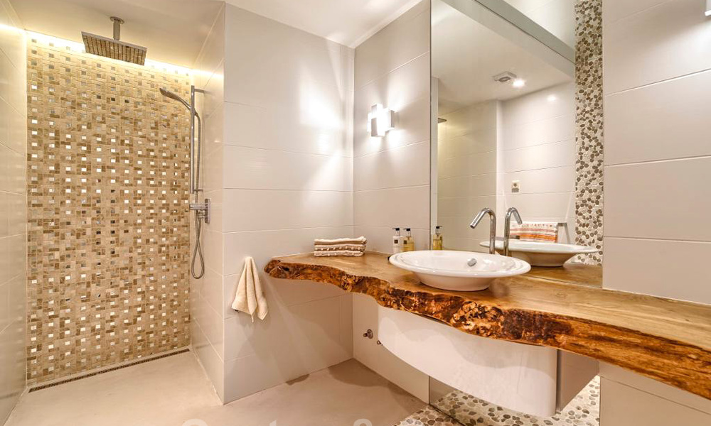 Charmante, volledig gerenoveerde luxe villa met uitzicht op zee en de bergen te koop, Nueva Andalucia, Marbella 20910