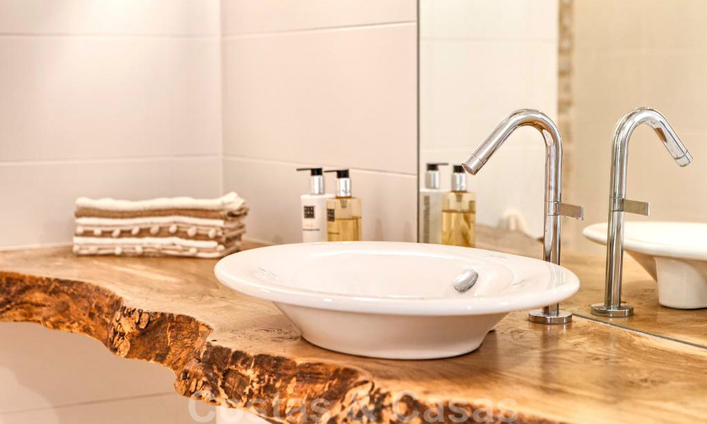 Charmante, volledig gerenoveerde luxe villa met uitzicht op zee en de bergen te koop, Nueva Andalucia, Marbella 20919