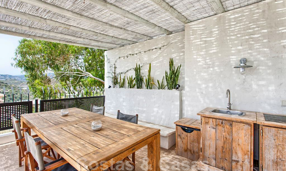 Charmante, volledig gerenoveerde luxe villa met uitzicht op zee en de bergen te koop, Nueva Andalucia, Marbella 20920