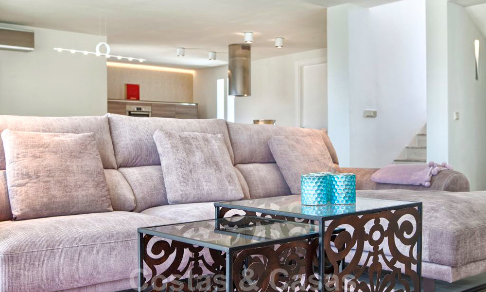 Charmante, volledig gerenoveerde luxe villa met uitzicht op zee en de bergen te koop, Nueva Andalucia, Marbella 20922