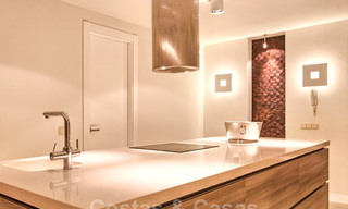 Charmante, volledig gerenoveerde luxe villa met uitzicht op zee en de bergen te koop, Nueva Andalucia, Marbella 20923 