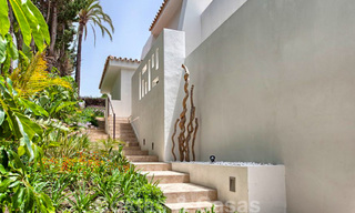 Charmante, volledig gerenoveerde luxe villa met uitzicht op zee en de bergen te koop, Nueva Andalucia, Marbella 20927 