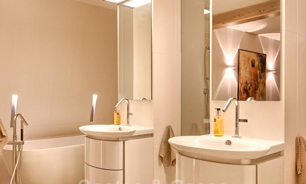 Charmante, volledig gerenoveerde luxe villa met uitzicht op zee en de bergen te koop, Nueva Andalucia, Marbella 20933