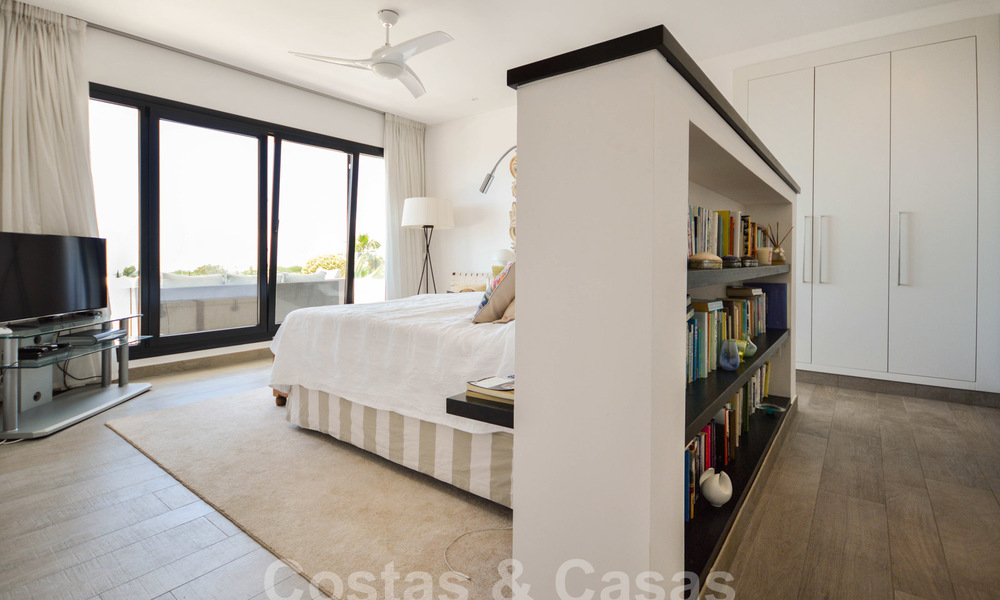 Moderne luxe villa met panoramisch zeezicht te koop in het prestigieuze Golden Mile district van Marbella 20960
