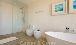 Moderne luxe villa met panoramisch zeezicht te koop in het prestigieuze Golden Mile district van Marbella 20966 