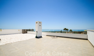 Moderne luxe villa met panoramisch zeezicht te koop in het prestigieuze Golden Mile district van Marbella 20976 