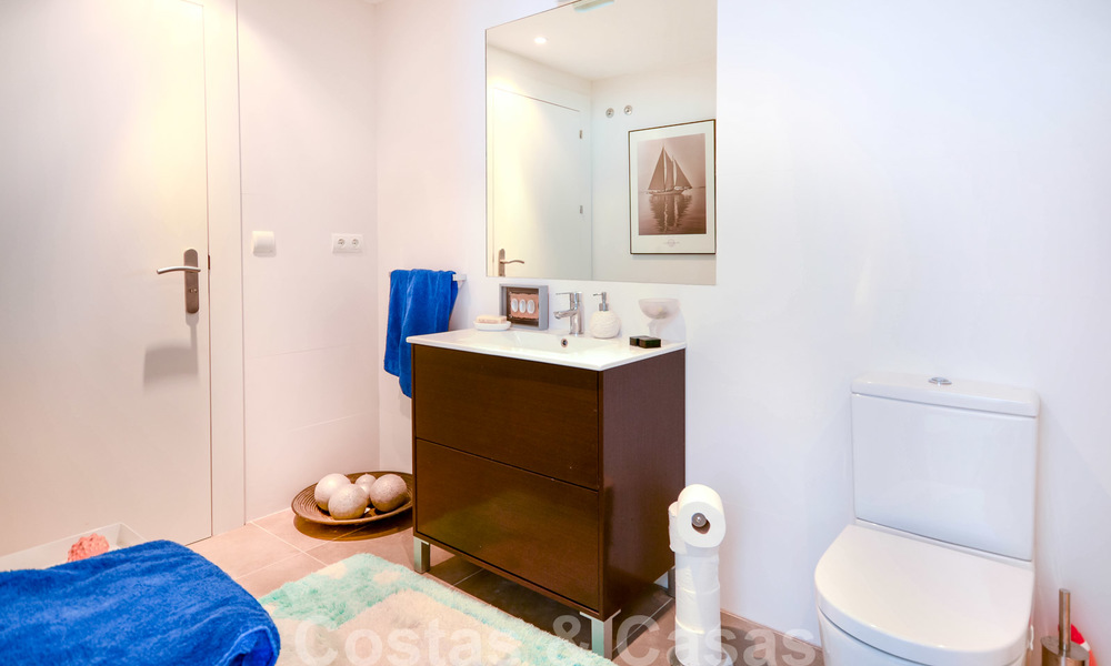 Moderne luxe villa met panoramisch zeezicht te koop in het prestigieuze Golden Mile district van Marbella 20982