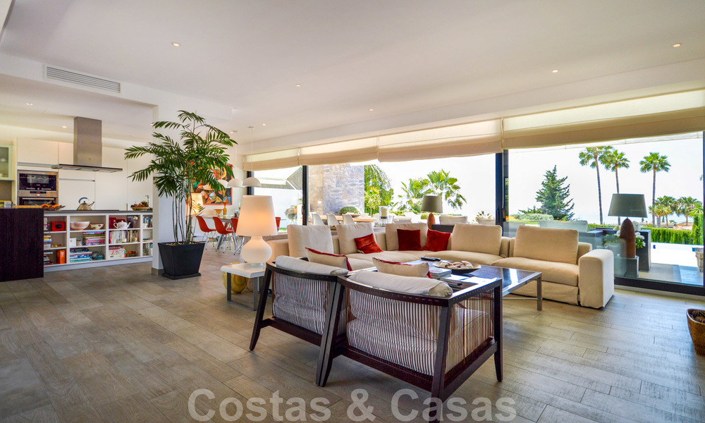Moderne luxe villa met panoramisch zeezicht te koop in het prestigieuze Golden Mile district van Marbella 20987