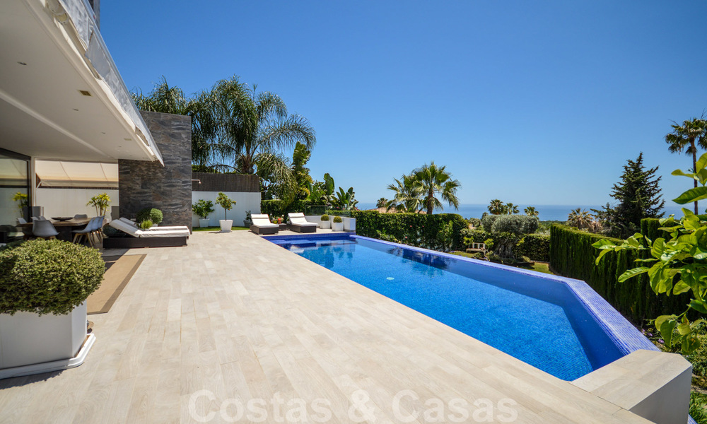 Moderne luxe villa met panoramisch zeezicht te koop in het prestigieuze Golden Mile district van Marbella 20999
