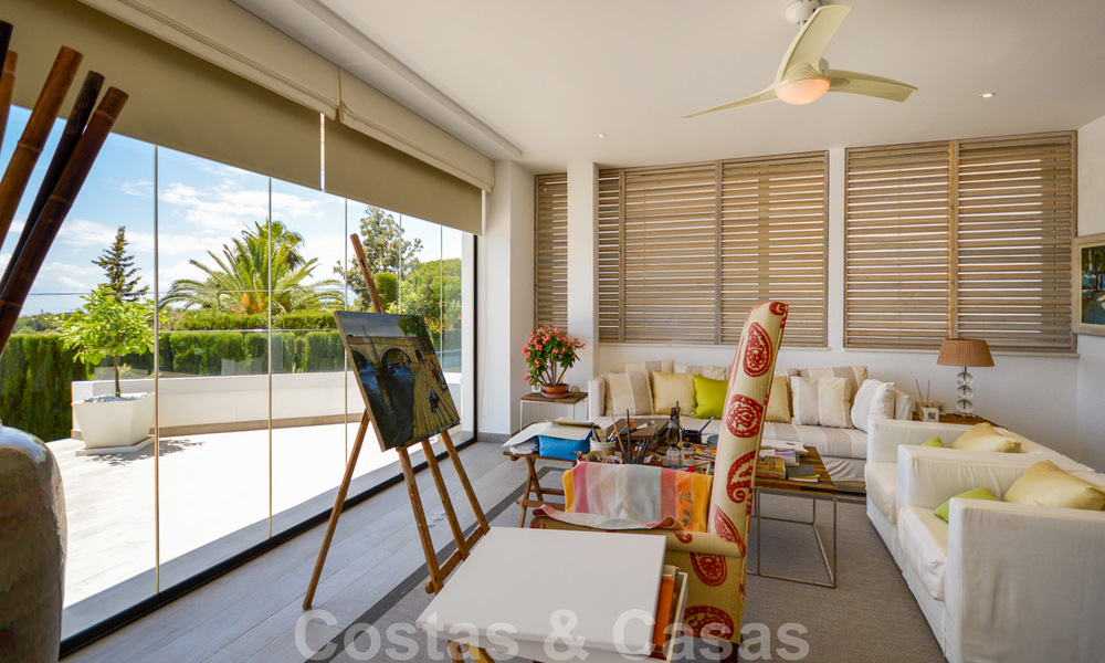 Moderne luxe villa met panoramisch zeezicht te koop in het prestigieuze Golden Mile district van Marbella 21000
