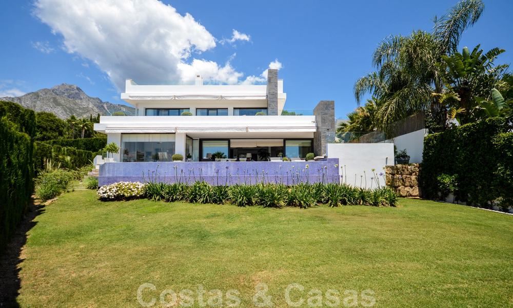 Moderne luxe villa met panoramisch zeezicht te koop in het prestigieuze Golden Mile district van Marbella 21006
