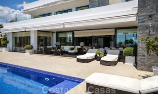 Moderne luxe villa met panoramisch zeezicht te koop in het prestigieuze Golden Mile district van Marbella 21012 