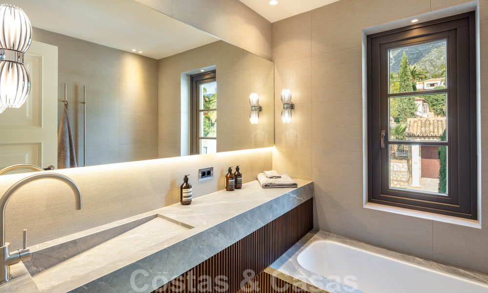Statige, volledig gerenoveerde klassieke villa met zeezicht te koop, Sierra Blanca, Marbella 21026