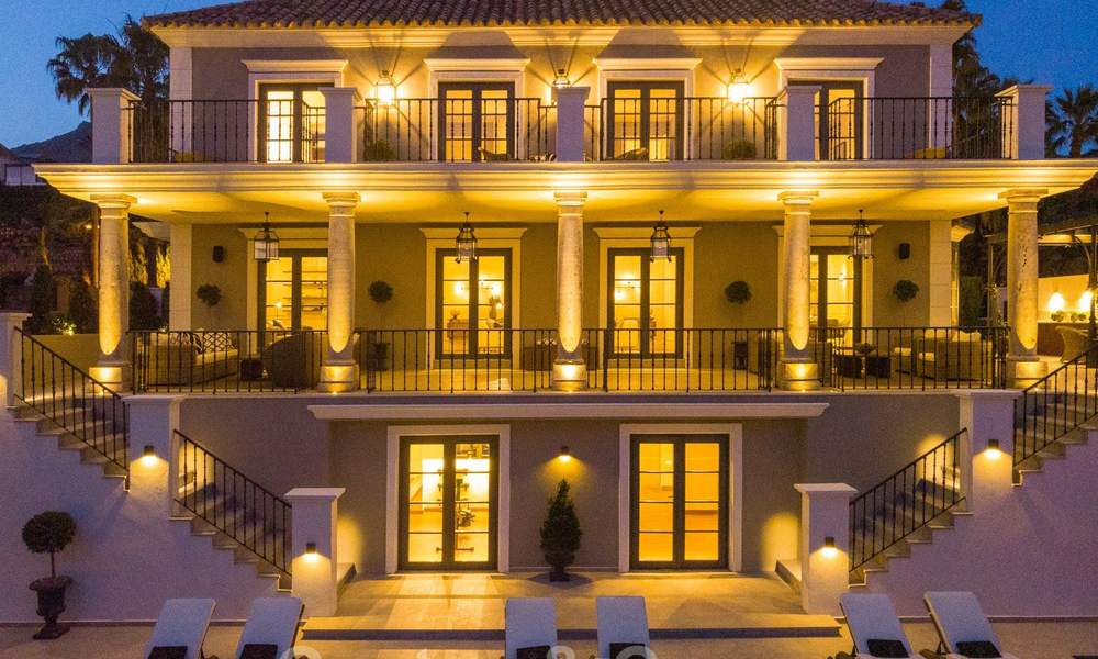 Statige, volledig gerenoveerde klassieke villa met zeezicht te koop, Sierra Blanca, Marbella 21039