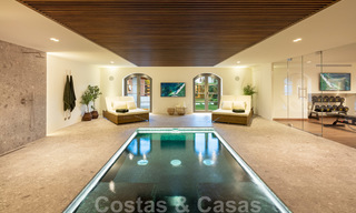 Statige, volledig gerenoveerde klassieke villa met zeezicht te koop, Sierra Blanca, Marbella 21041 