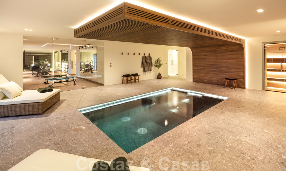 Statige, volledig gerenoveerde klassieke villa met zeezicht te koop, Sierra Blanca, Marbella 21042