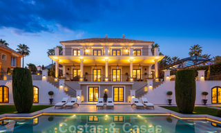 Statige, volledig gerenoveerde klassieke villa met zeezicht te koop, Sierra Blanca, Marbella 21044 