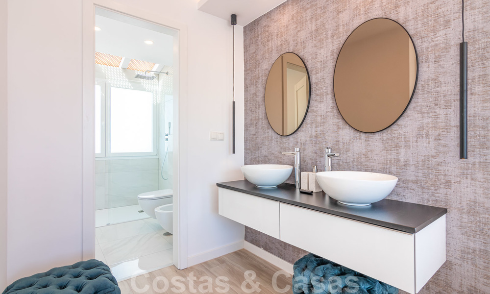 Te koop: lichtrijke, ruime schakelvilla in een populaire strandurbanisatie op de New Golden Mile, tussen Marbella en Estepona 21197