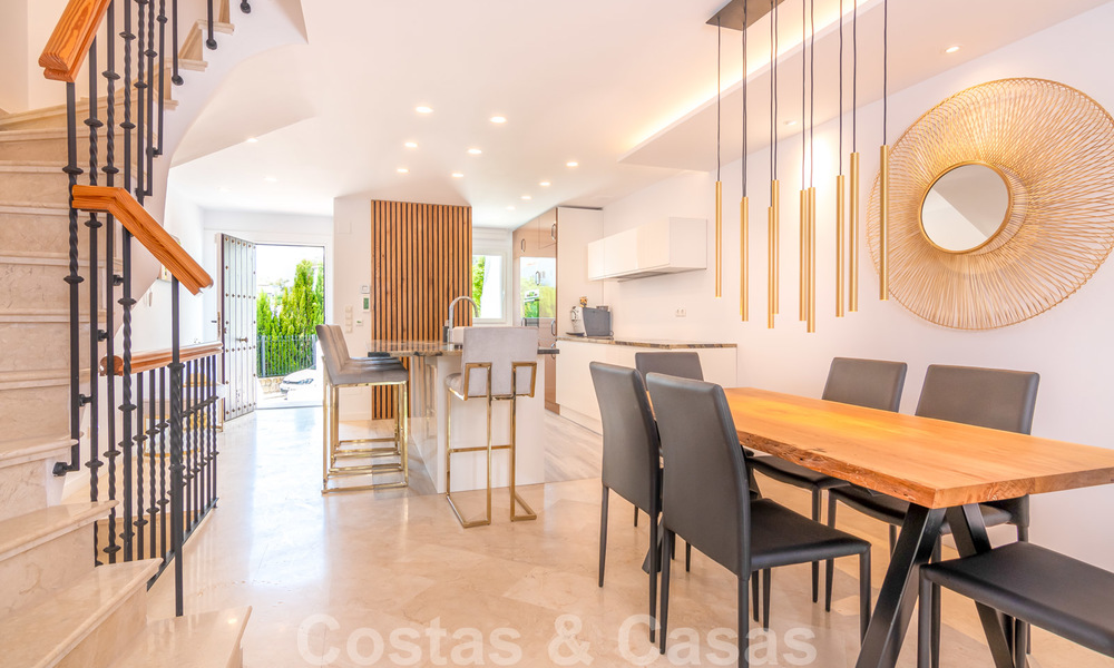 Te koop: lichtrijke, ruime schakelvilla in een populaire strandurbanisatie op de New Golden Mile, tussen Marbella en Estepona 21206