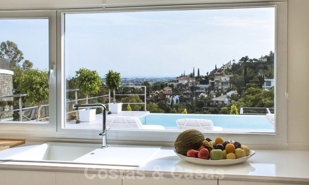 Te koop: instapklare nieuwe moderne villa met panoramisch uitzicht in een gegeerde urbanisatie in Benahavis - Marbella 21276