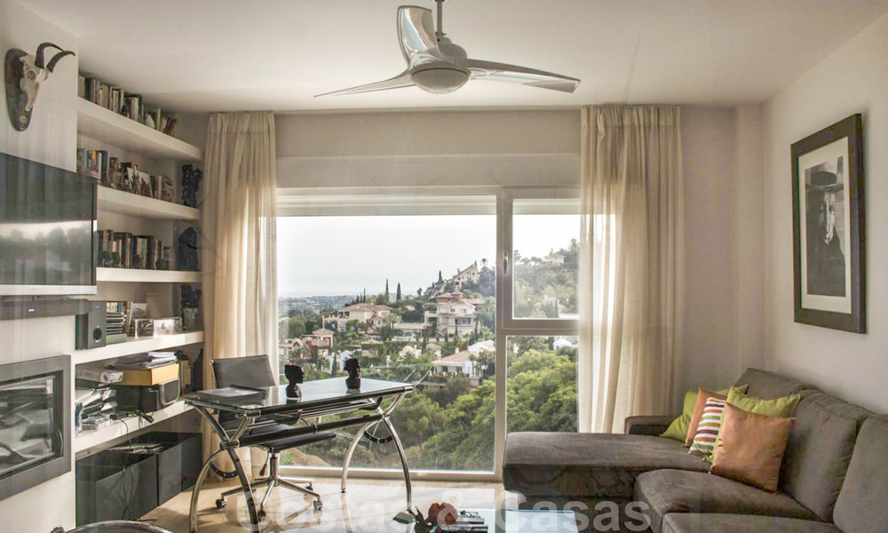 Te koop: instapklare nieuwe moderne villa met panoramisch uitzicht in een gegeerde urbanisatie in Benahavis - Marbella 21285