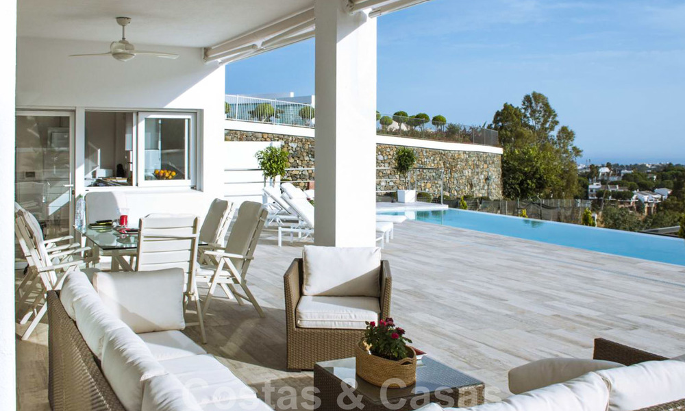Te koop: instapklare nieuwe moderne villa met panoramisch uitzicht in een gegeerde urbanisatie in Benahavis - Marbella 21295