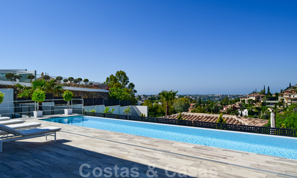 Te koop: instapklare nieuwe moderne villa met panoramisch uitzicht in een gegeerde urbanisatie in Benahavis - Marbella 21297