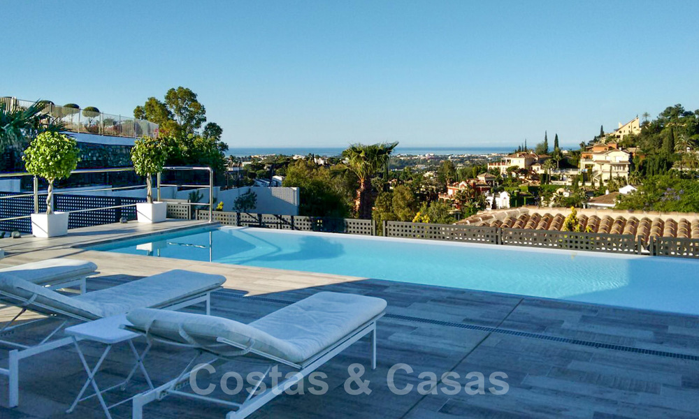 Te koop: instapklare nieuwe moderne villa met panoramisch uitzicht in een gegeerde urbanisatie in Benahavis - Marbella 21303