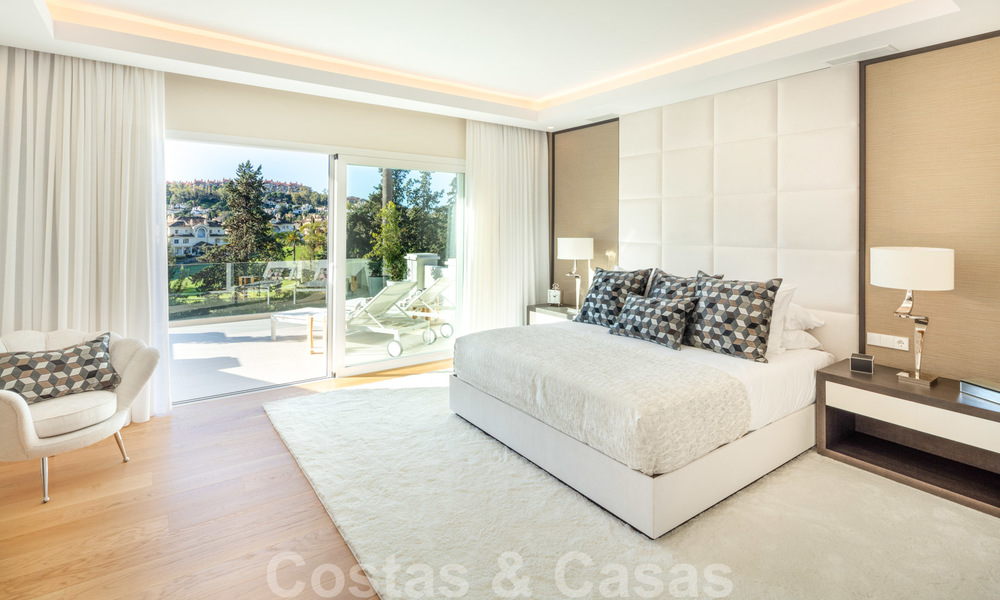 Majestueuze, volledig gerenoveerde Spaanse trendy villa te koop, direct aan de golfbaan in Nueva Andalucia, Marbella 21344