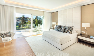 Majestueuze, volledig gerenoveerde Spaanse trendy villa te koop, direct aan de golfbaan in Nueva Andalucia, Marbella 21344 