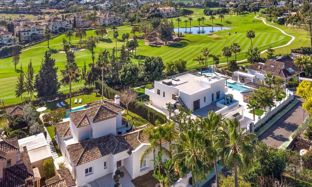 Majestueuze, volledig gerenoveerde Spaanse trendy villa te koop, direct aan de golfbaan in Nueva Andalucia, Marbella 21351