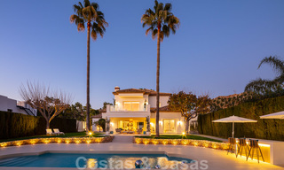 Majestueuze, volledig gerenoveerde Spaanse trendy villa te koop, direct aan de golfbaan in Nueva Andalucia, Marbella 21365 