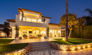Majestueuze, volledig gerenoveerde Spaanse trendy villa te koop, direct aan de golfbaan in Nueva Andalucia, Marbella 21366 