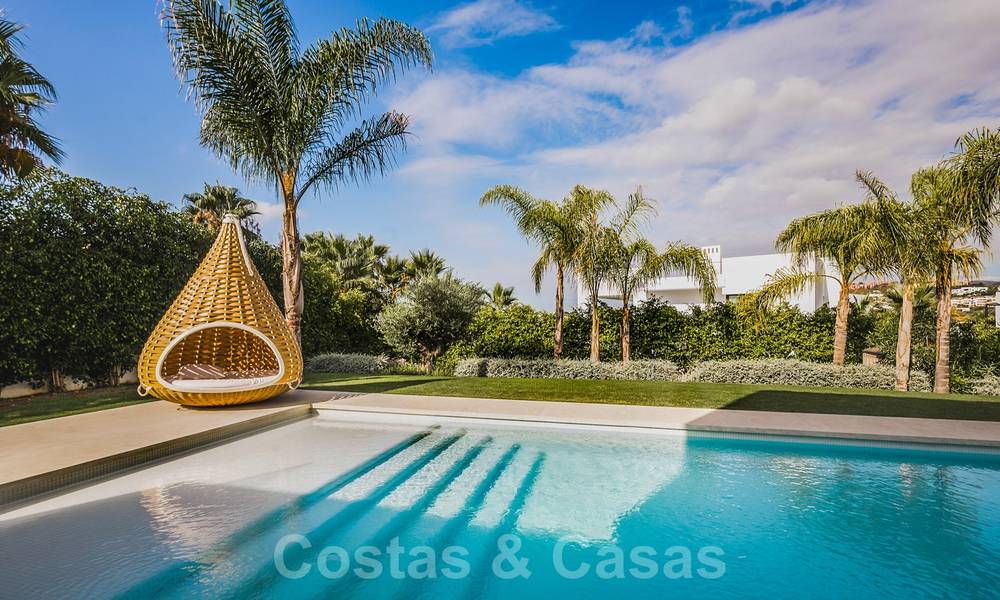 Eigentijdse luxe villa met veel privacy te koop, in de Golf Vallei van Nueva Andalucia, Marbella 21369