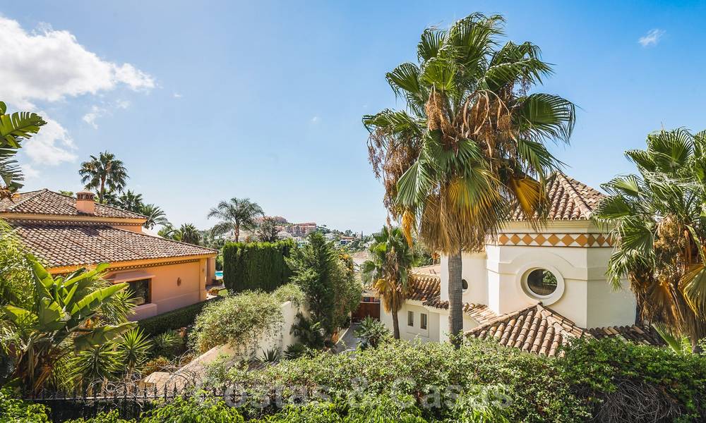 Eigentijdse luxe villa met veel privacy te koop, in de Golf Vallei van Nueva Andalucia, Marbella 21374