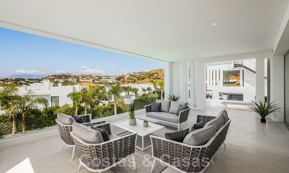 Eigentijdse luxe villa met veel privacy te koop, in de Golf Vallei van Nueva Andalucia, Marbella 21375