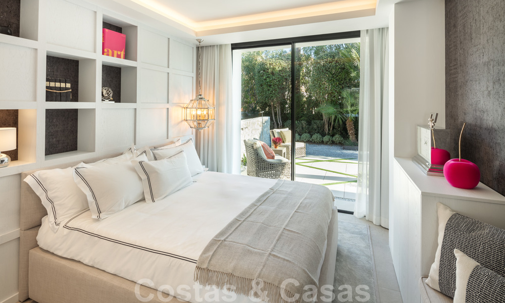 Weelderige modern-mediterrane luxe villa te koop, direct aan de golfbaan in Nueva Andalucia, Marbella 21509