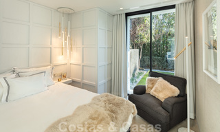 Weelderige modern-mediterrane luxe villa te koop, direct aan de golfbaan in Nueva Andalucia, Marbella 21510 