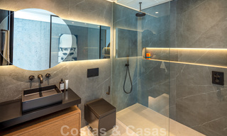 Weelderige modern-mediterrane luxe villa te koop, direct aan de golfbaan in Nueva Andalucia, Marbella 21512 