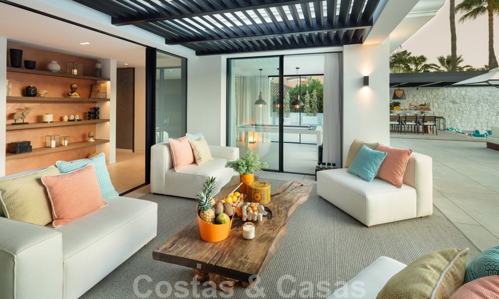 Weelderige modern-mediterrane luxe villa te koop, direct aan de golfbaan in Nueva Andalucia, Marbella 21523