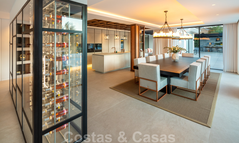 Weelderige modern-mediterrane luxe villa te koop, direct aan de golfbaan in Nueva Andalucia, Marbella 21524