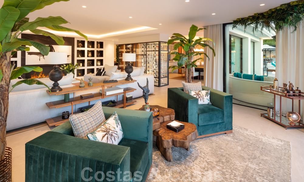 Weelderige modern-mediterrane luxe villa te koop, direct aan de golfbaan in Nueva Andalucia, Marbella 21527