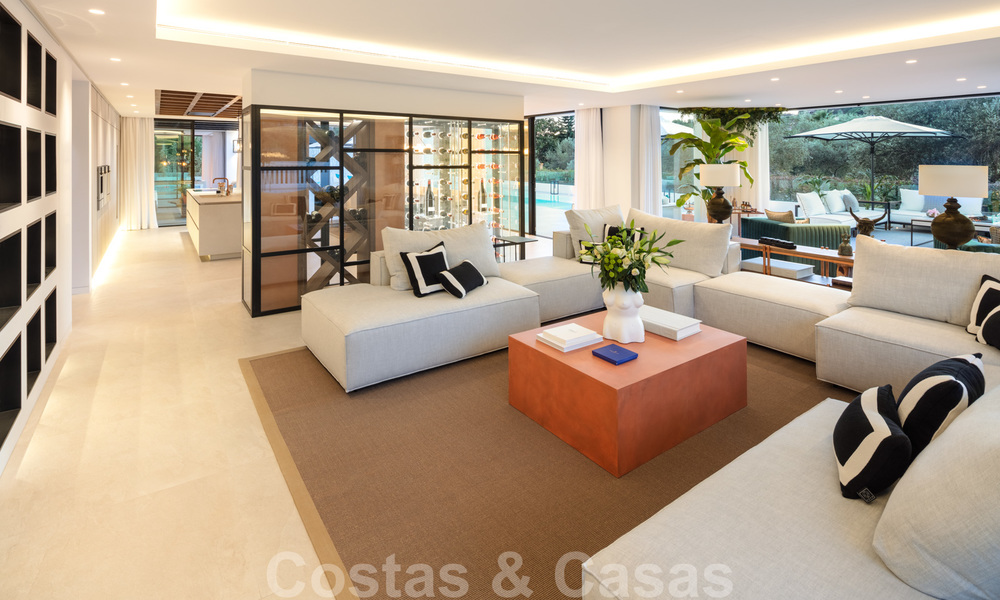 Weelderige modern-mediterrane luxe villa te koop, direct aan de golfbaan in Nueva Andalucia, Marbella 21528