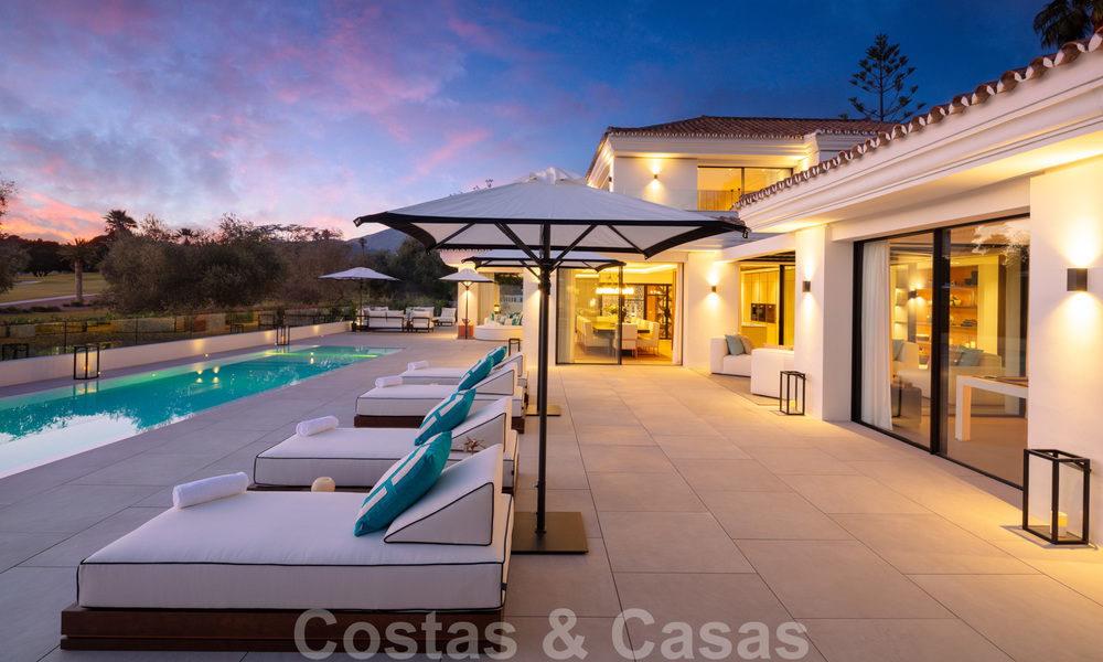 Weelderige modern-mediterrane luxe villa te koop, direct aan de golfbaan in Nueva Andalucia, Marbella 21532