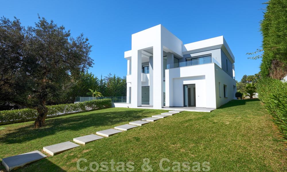 Prachtige nieuwe eigentijdse villa te koop, klaar om in te trekken, Oost-Marbella 21762