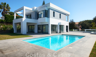 Prachtige nieuwe eigentijdse villa te koop, klaar om in te trekken, Oost-Marbella 21768 