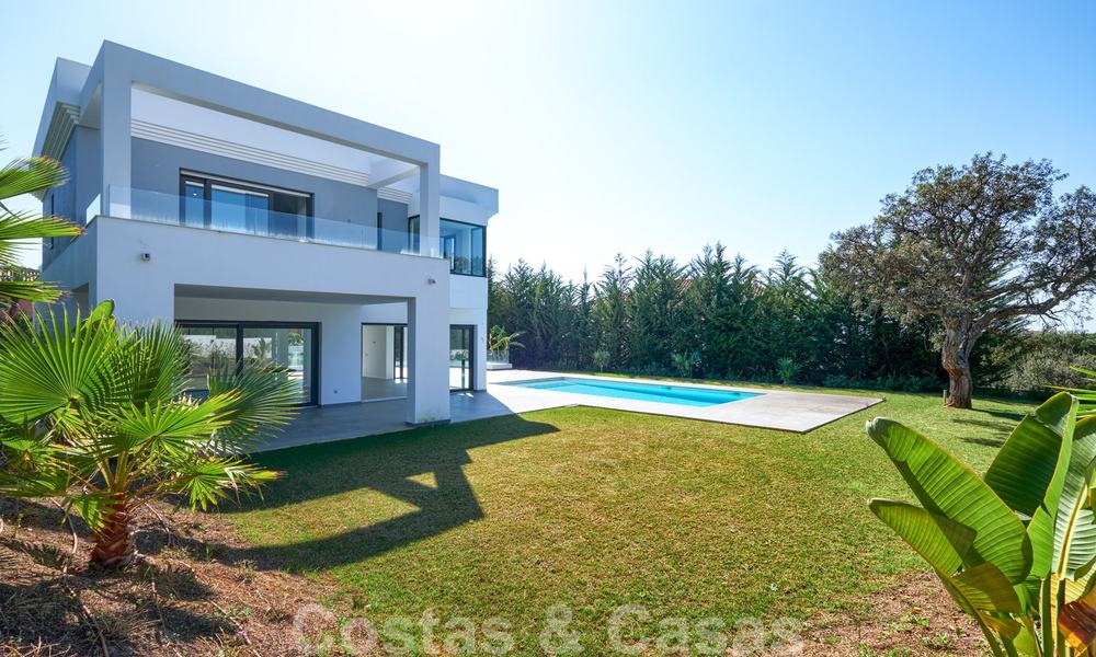Prachtige nieuwe eigentijdse villa te koop, klaar om in te trekken, Oost-Marbella 21769