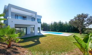 Prachtige nieuwe eigentijdse villa te koop, klaar om in te trekken, Oost-Marbella 21769 