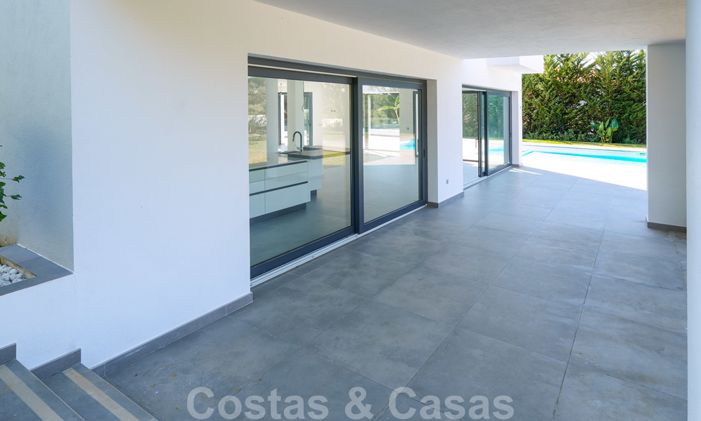 Prachtige nieuwe eigentijdse villa te koop, klaar om in te trekken, Oost-Marbella 21770